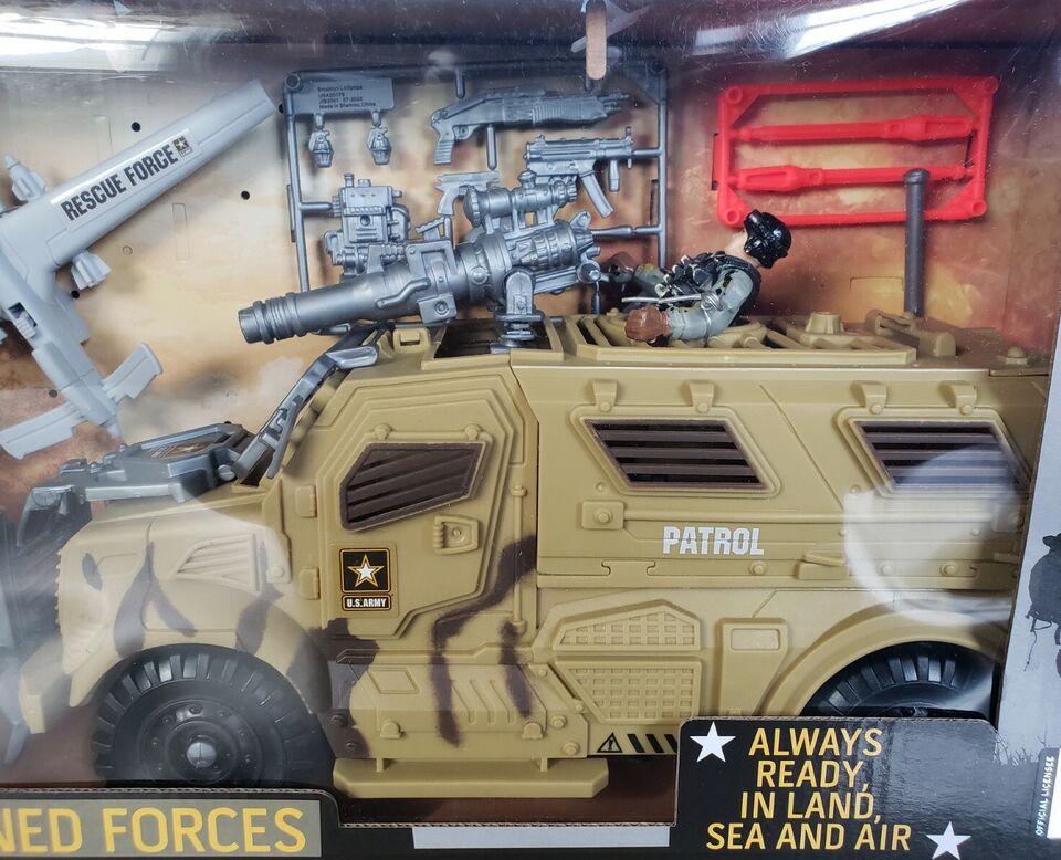 US Army Combat Forces Playset Officially Licensed Figures Armored Vehicle